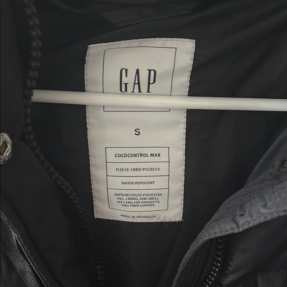 GAP Navy Puffer Jacket - Picture 2 of 3